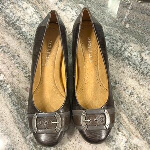 Michelle D Metallic Grey Pumps